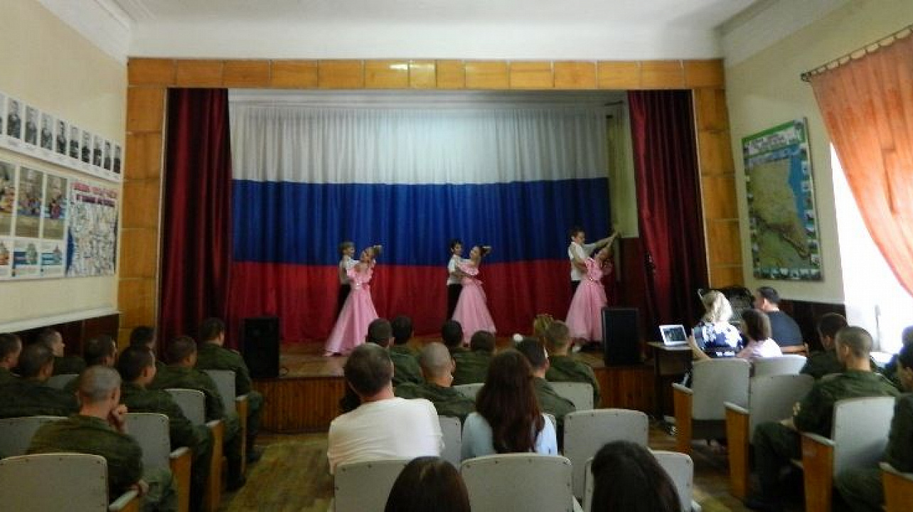 Для военнослужащих Центрального округа прошел праздничный концерт