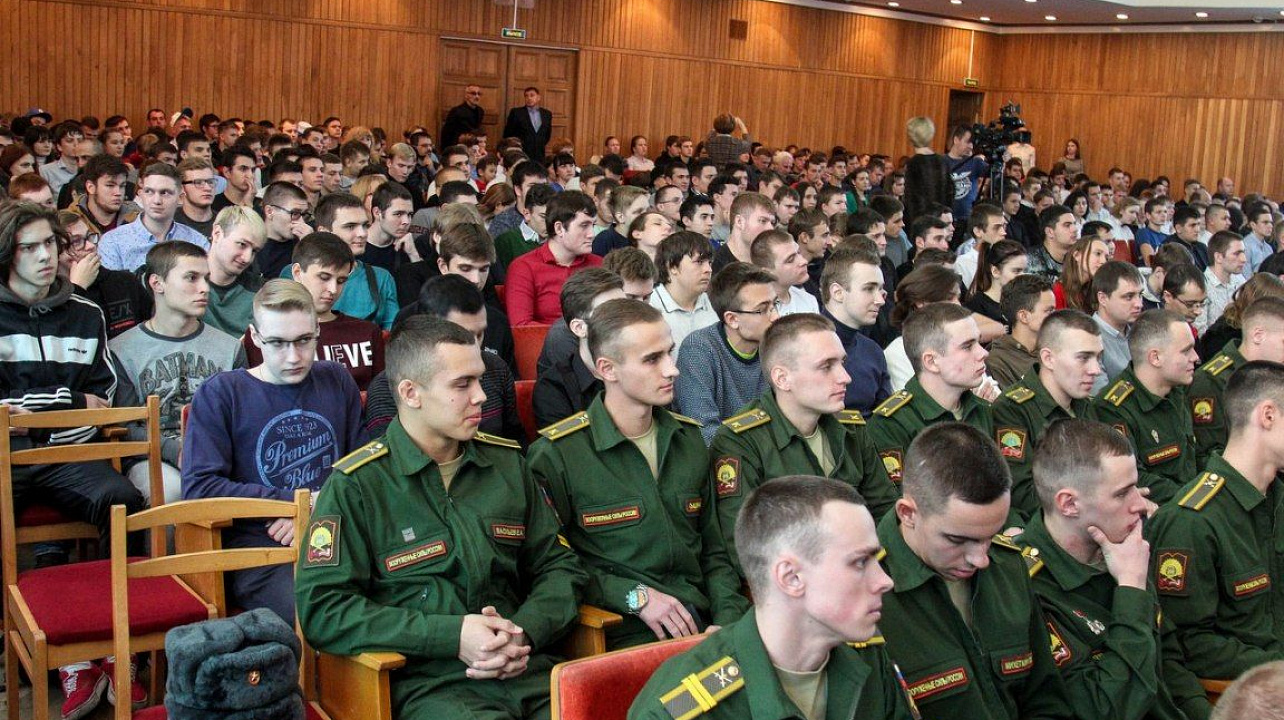 Молодёжного совета Западного округа исполнили военный вальс на Дне призывника