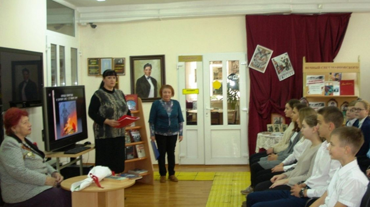 В библиотеке Западного округа состоялось обсуждение книги «Блокадная книга»