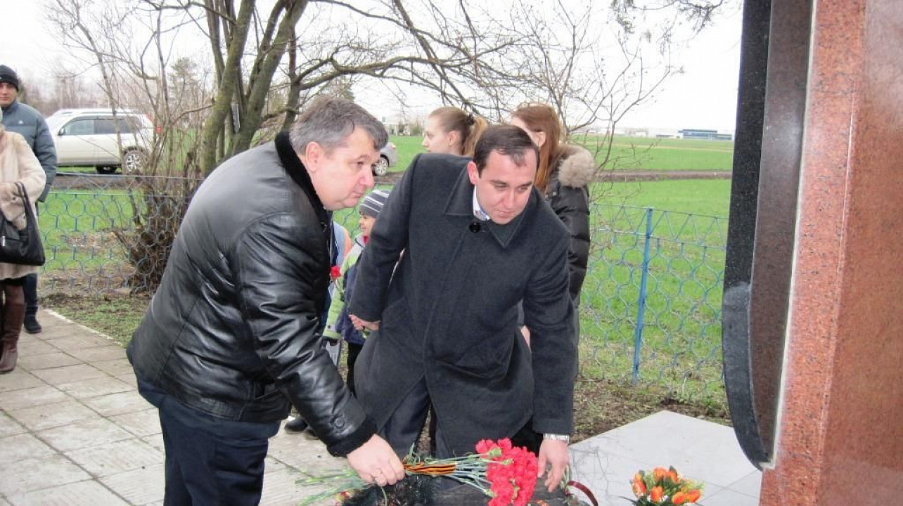 У памятника «Погибшим летчикам в 1941-43 годах» состоялся митинг в честь годовщины освобождения Краснодара