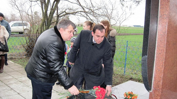 У памятника «Погибшим летчикам в 1941-43 годах» состоялся митинг в честь годовщины освобождения Краснодара