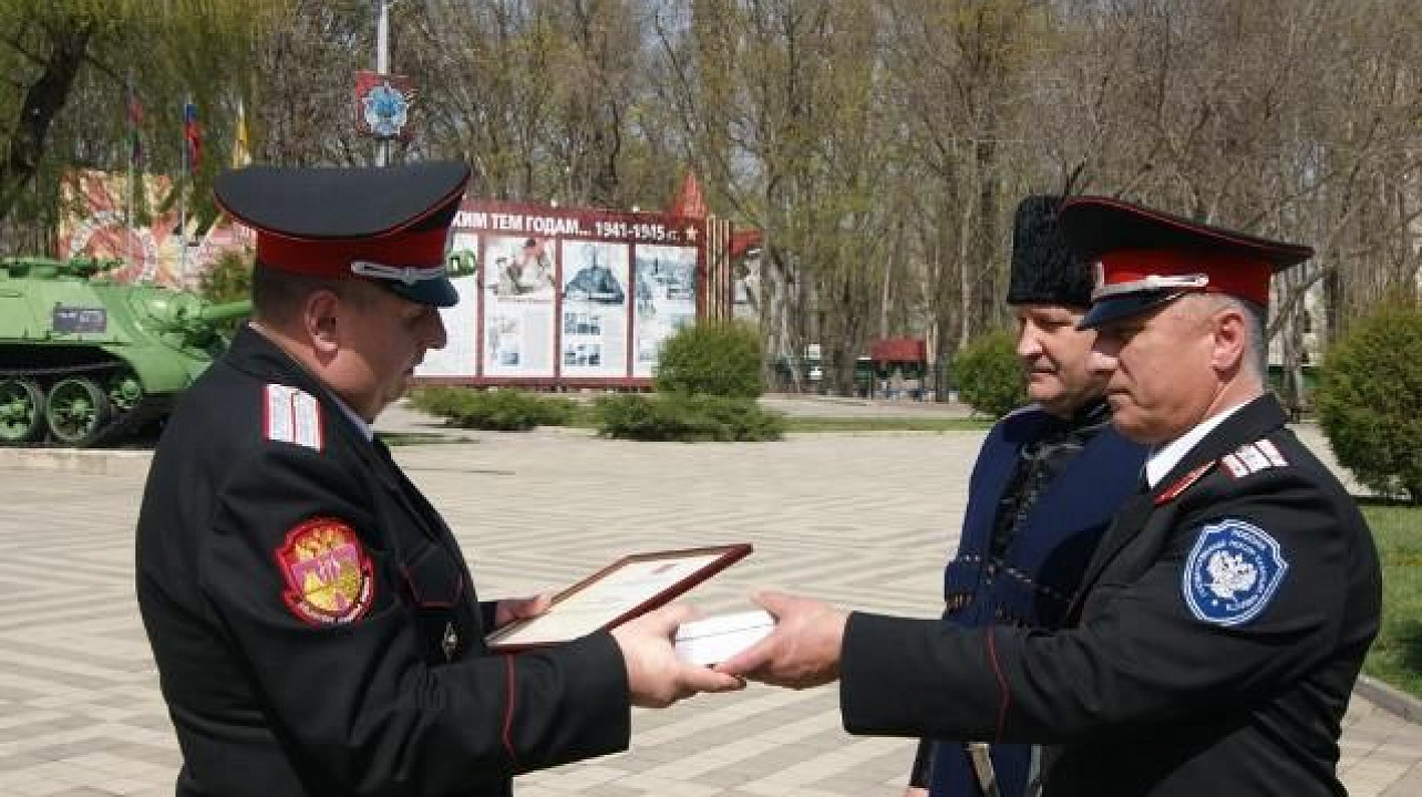 В Краснодаре прошёл строевой смотр казаков-дружинников