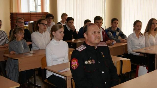 В гимназии №25 прошли уроки мужества с допризывной молодёжью