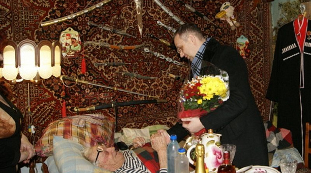 Участника ВОВ Виталия Михайловича Басия поздравили с наступающими праздниками