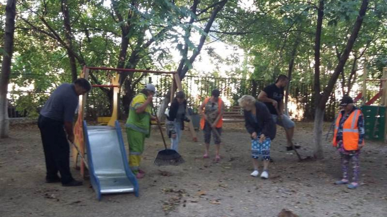 Жители Центрального округа приняли участие в общегородском субботнике