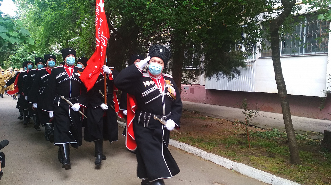 В Прикубанском округе прошла акция «Парад у дома ветерана»