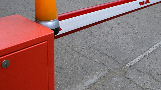 В Краснодаре выявили около 500 несоответствующих новым Правилам противопожарного режима шлагбаумов