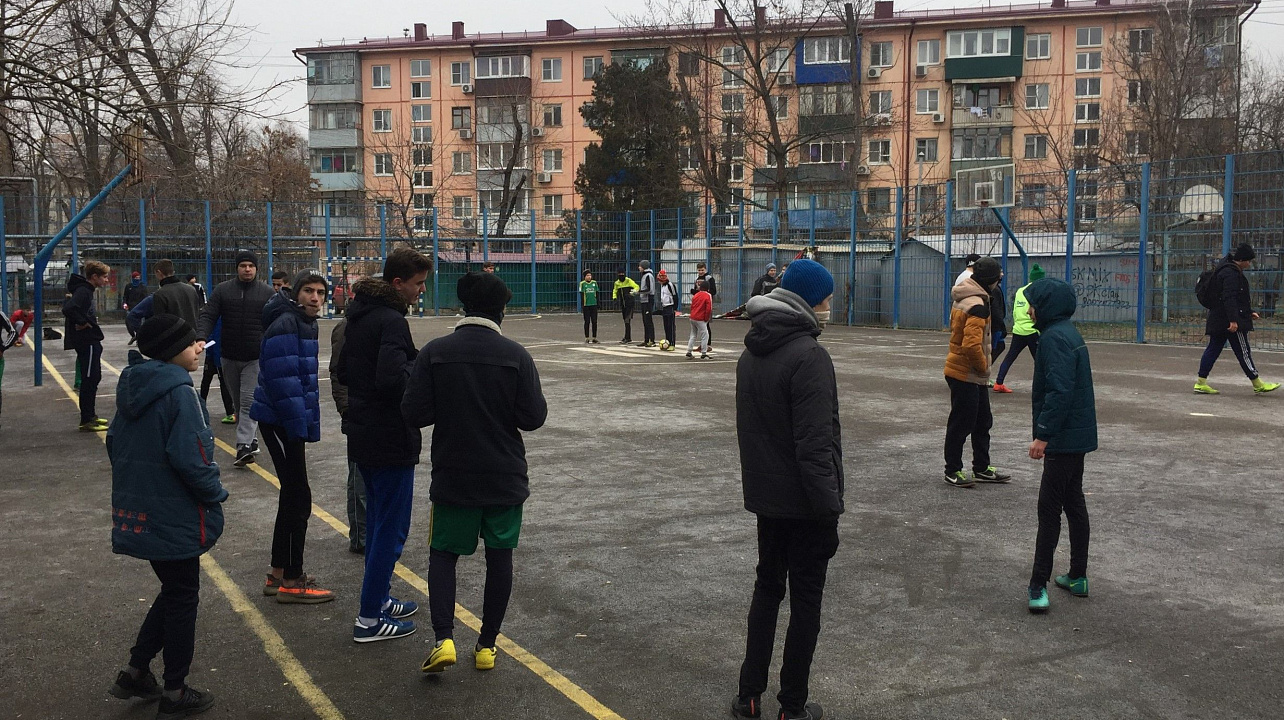 В Краснодаре продолжается зимний турнир по мини-футболу среди детских дворовых команд