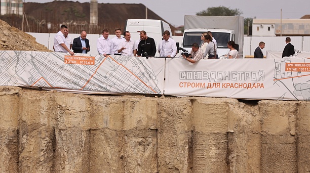 Губернатор Кубани и глава Краснодара оценили ход строительства второй очереди главного канализационного коллектора №20 