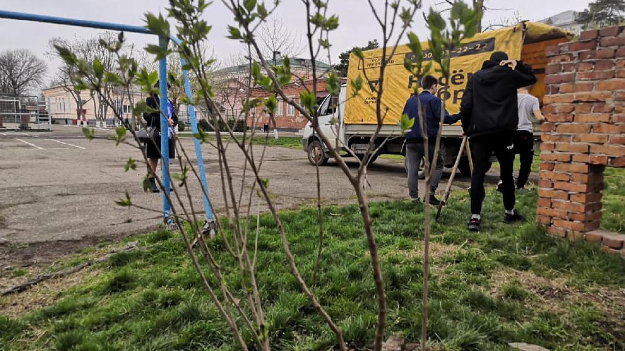 Весна - своими делами красна