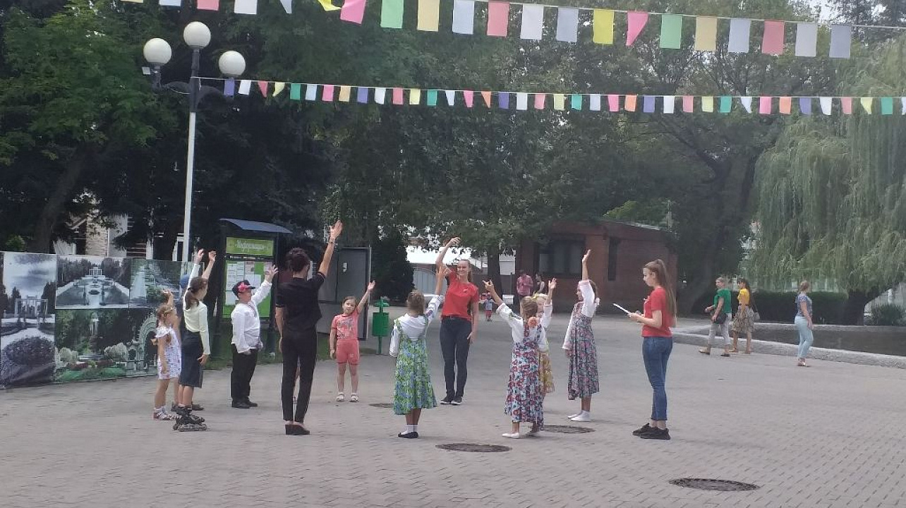 В Городском саду состоялось мероприятие, посвященное Дню Государственного Флага России