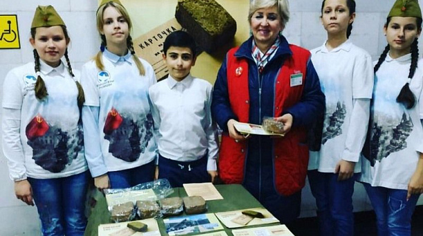 Учащиеся школы № 43 присоединились к Всероссийской акции «Блокадный хлеб»