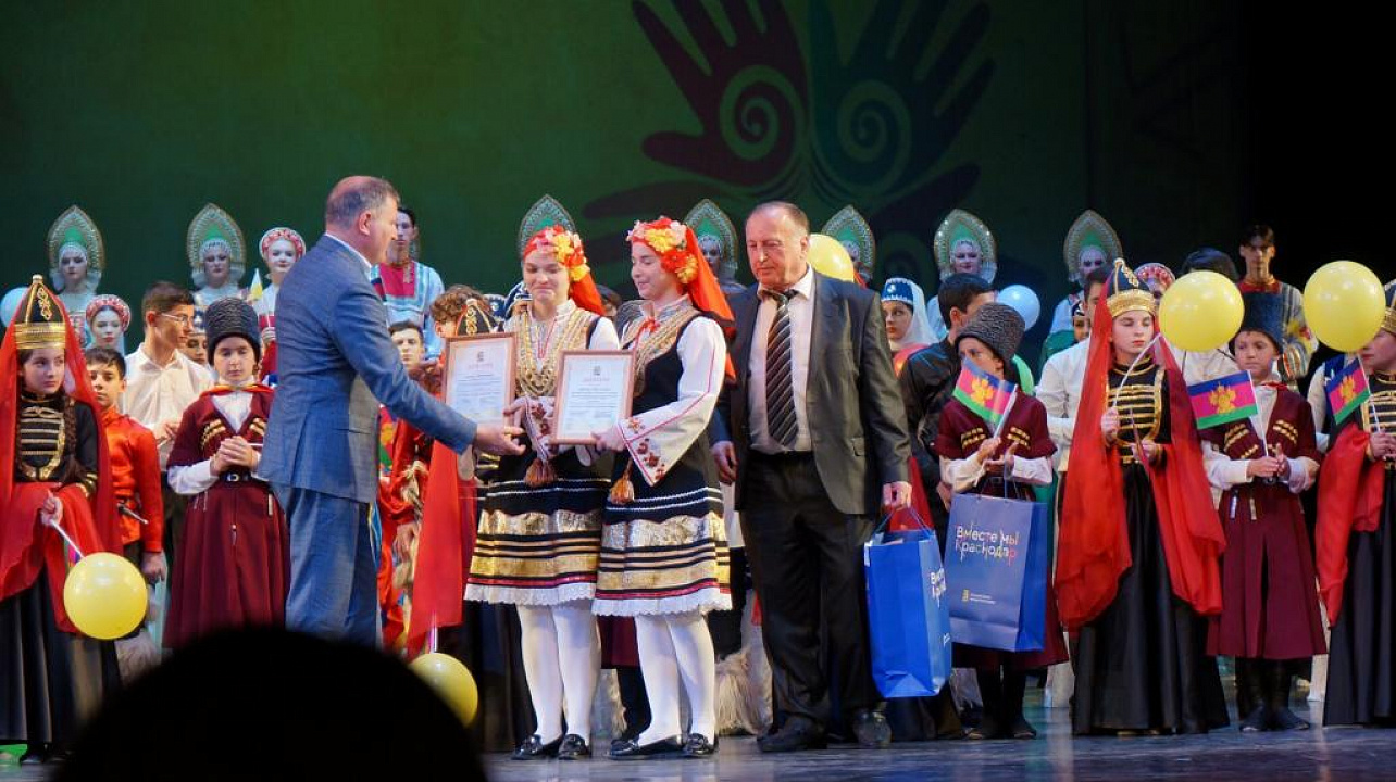 Центр национальных культур принял участие в мероприятиях, приуроченных ко Дню России (20).jpg