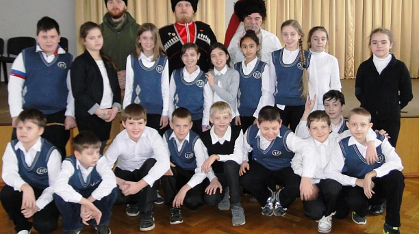 Казачатам из гимназии №18 рассказали об истории навыков самообороны