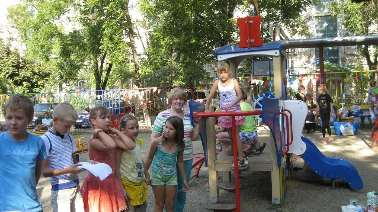 Праздник ко Дню города провели жители дома по улице Тургенева, 221