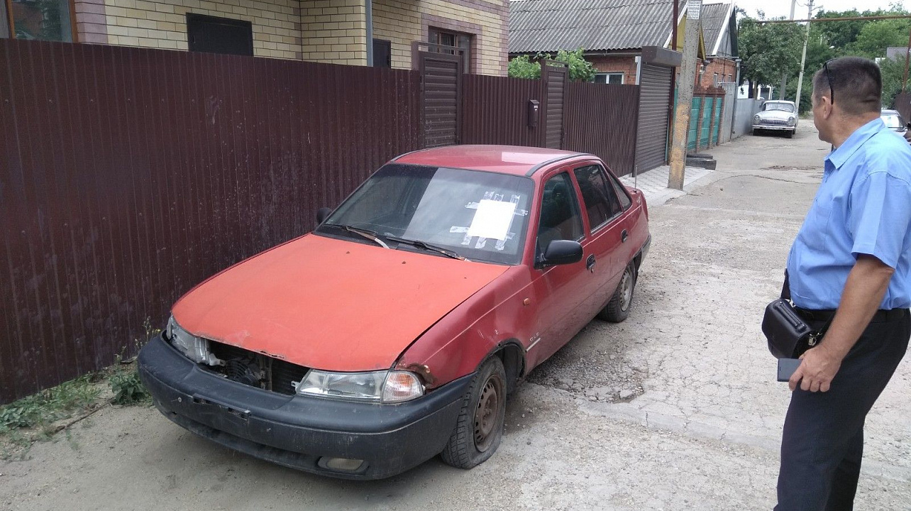 На территории Западного округа провели мониторинг улиц с целью выявления и уборки транспортных средств, брошенных собственниками