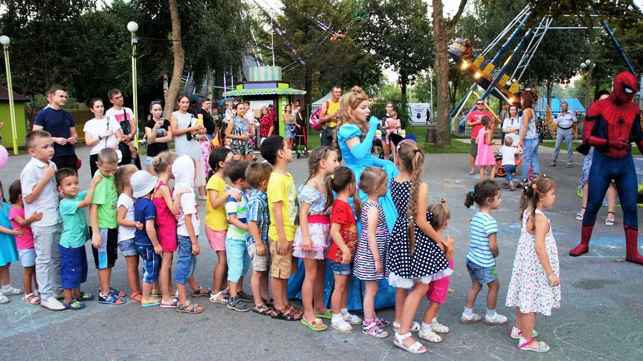 В Парке Победы состоялось анимационное шоу «Край счастливого детства»