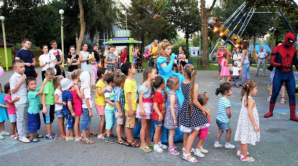 В Парке Победы состоялось анимационное шоу «Край счастливого детства»