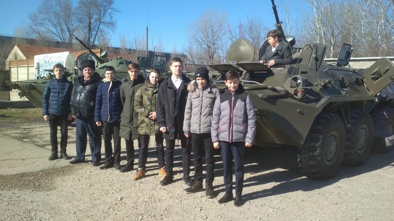 Казаки и ученики школы № 60 посетили воинскую часть
