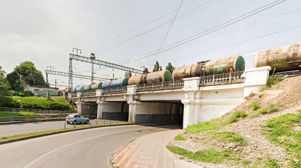 В Краснодаре приведут в порядок опоры железнодорожного моста в районе ул. им. Вишняковой