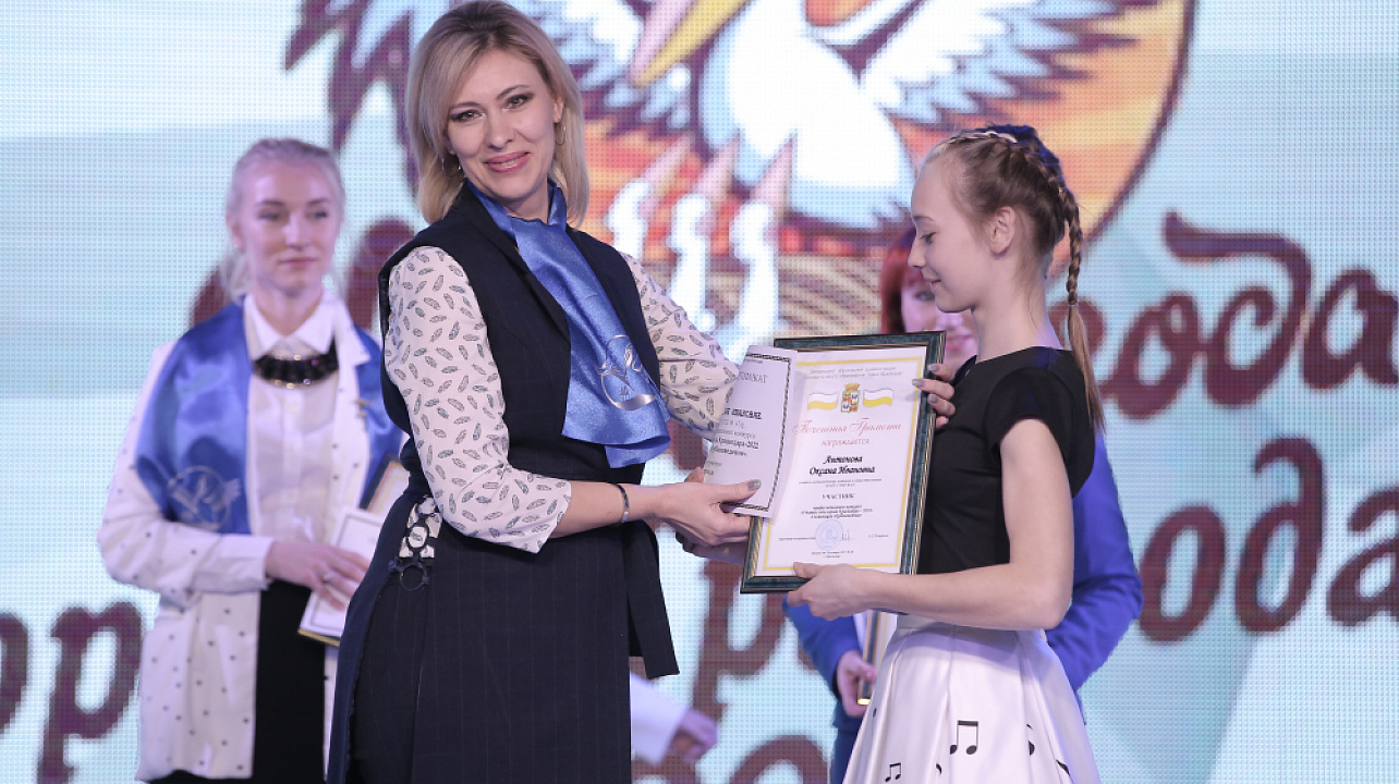 Победителем конкурса «Учитель года Краснодара-2022» стала преподаватель русского языка и литературы школы № 61 Виктория Арутюнян