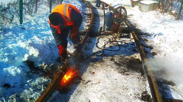 На кольце в районе улиц Московской и Солнечной Краснодара демонтировали контактную сеть