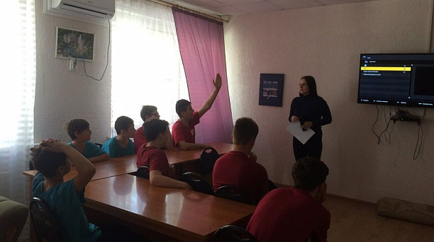 Специалисты Дома культуры Западного округа провели  тематическую викторину для «трудных» подростков»