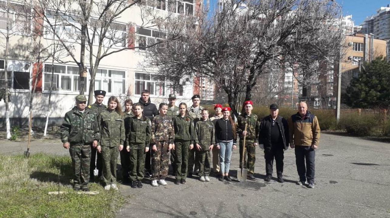 На территории  школы № 89 появился Юнармейский сквер