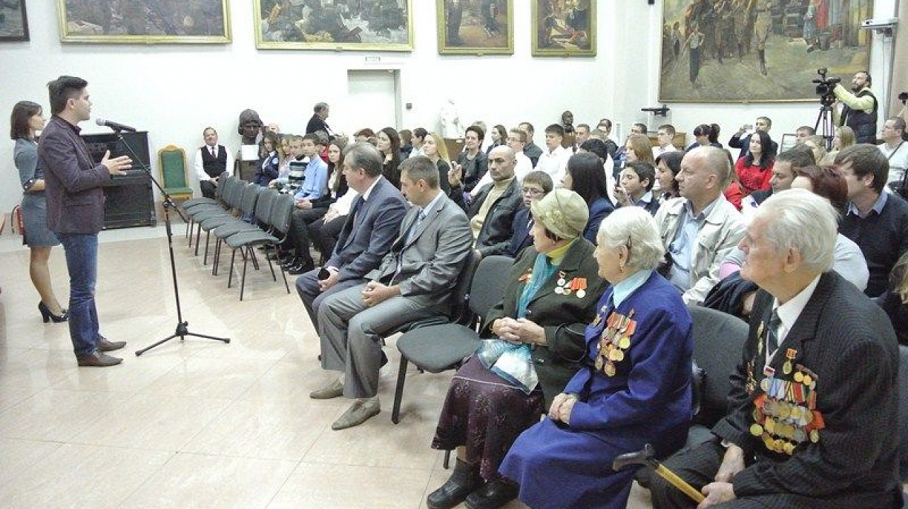 Юным жителям Западного округа вручили паспорта.jpg