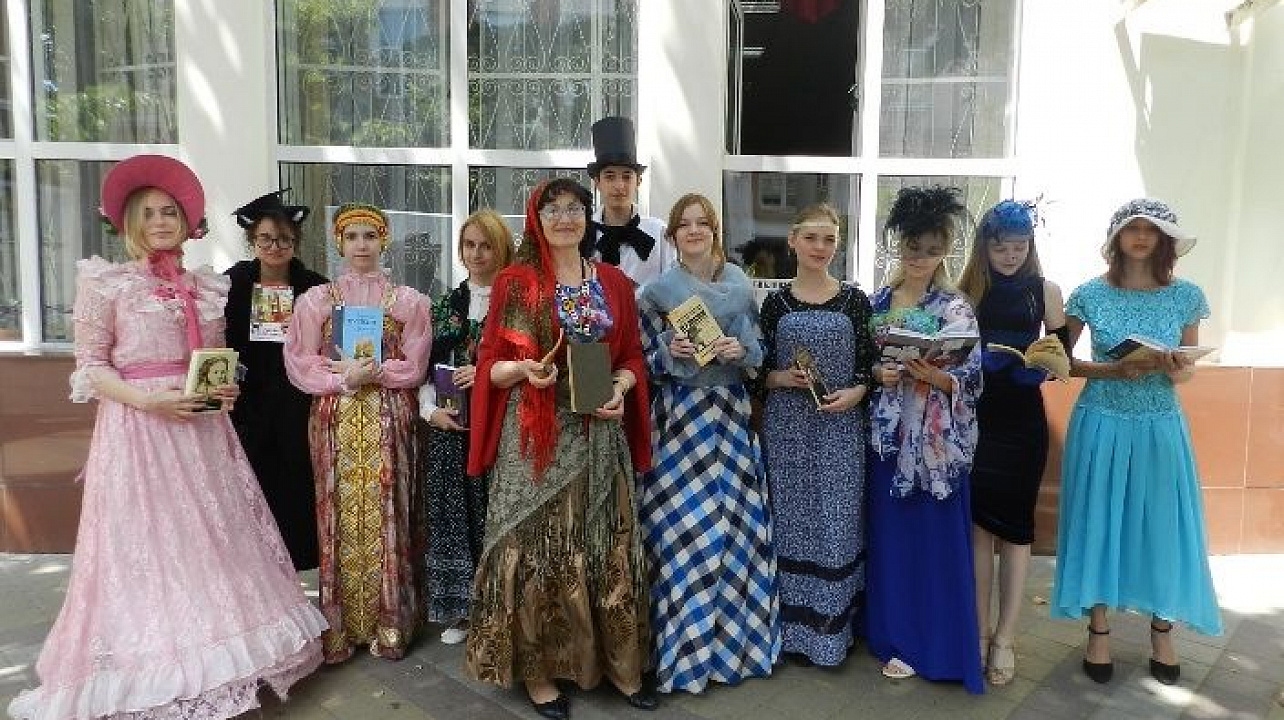 В библиотеке Западного округа прошло театрализованное интеллект-шоу «Я к вам пишу…»