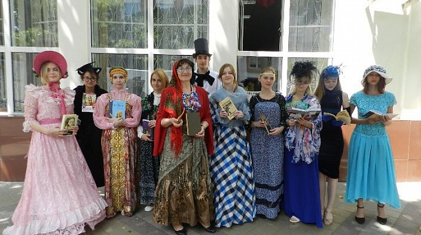 В библиотеке Западного округа прошло театрализованное шоу «Я к вам пишу…»