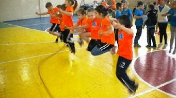 В прикубанской школе №80 прошли спортивные «Веселые старты» для самых маленьких