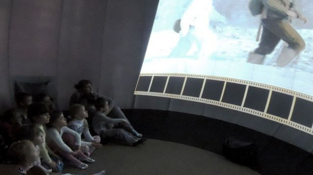 Воспитанники детского сада № 169 посетили кинотеатр «Дошколенок».JPG