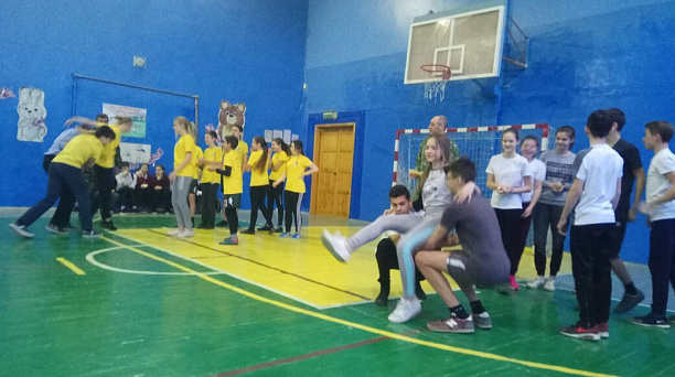В школе №37 Карасунского округа прошли казачьи игры