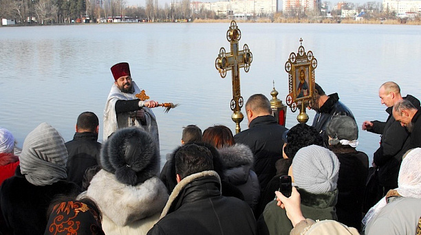 В Западном округе безопасность населения при проведении Крещенских купаний под контролем