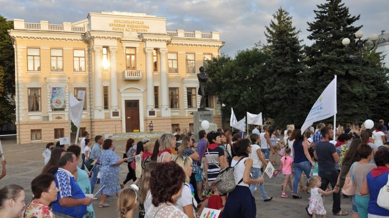 Семейный марш прошел по улицам Краснодара.jpg