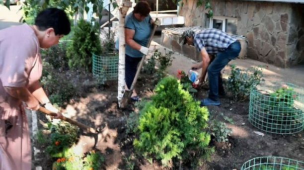 В Центральном округе проходят субботники по месту жительства