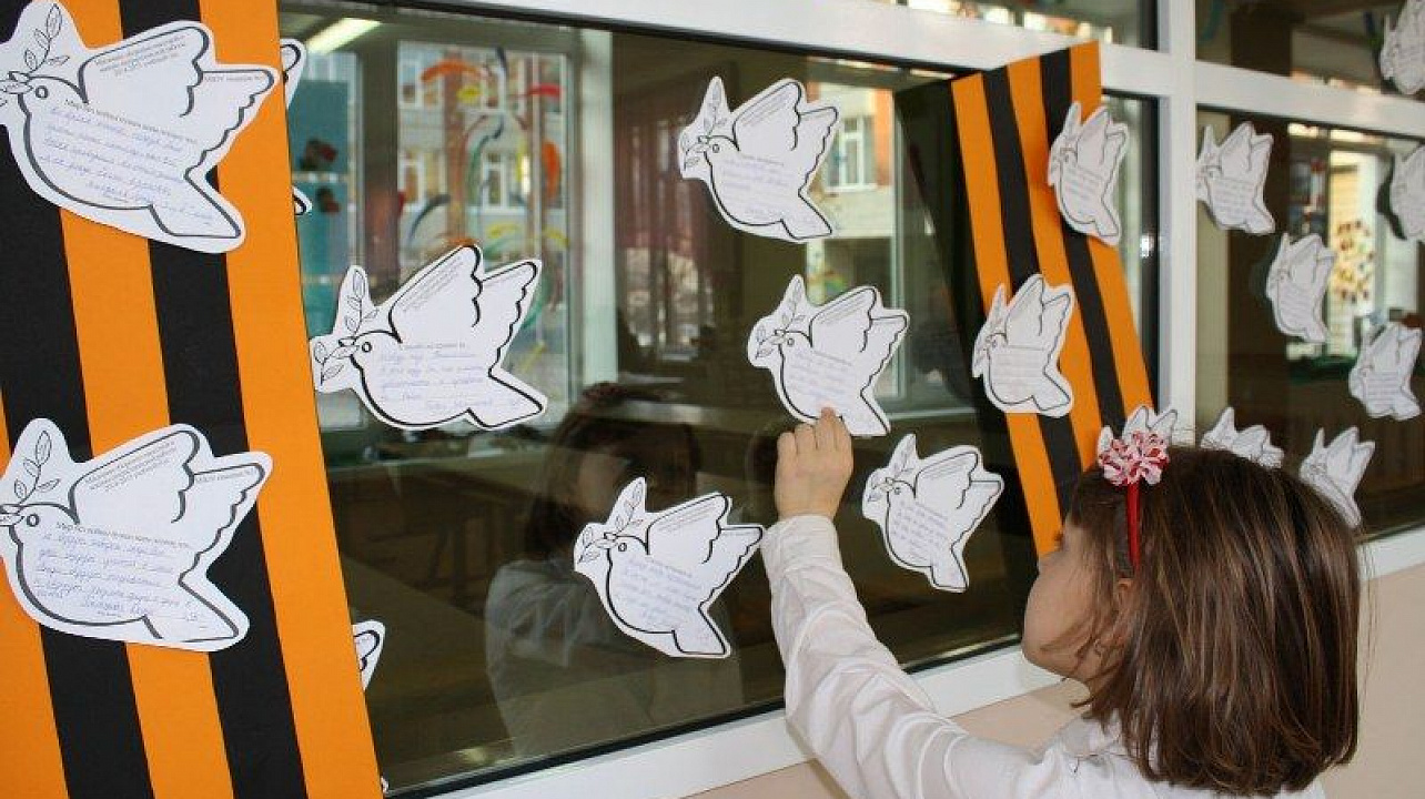 Ребята из гимназии № 23 Западного округа рассказали кто такие герои