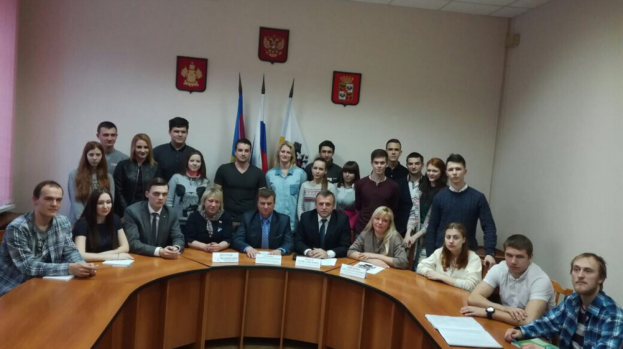 Для молодёжи Западного округа провели круглый стол, посвящённый Дню молодого избирателя