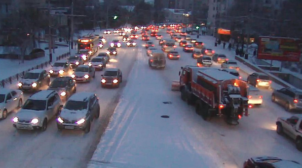 Уcилившийся снегопад добавил работы дорожникам