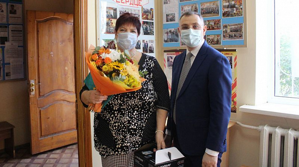 Специалисту территориального центра № 35 Ирине Михайловне Рогач исполнилось 65 лет