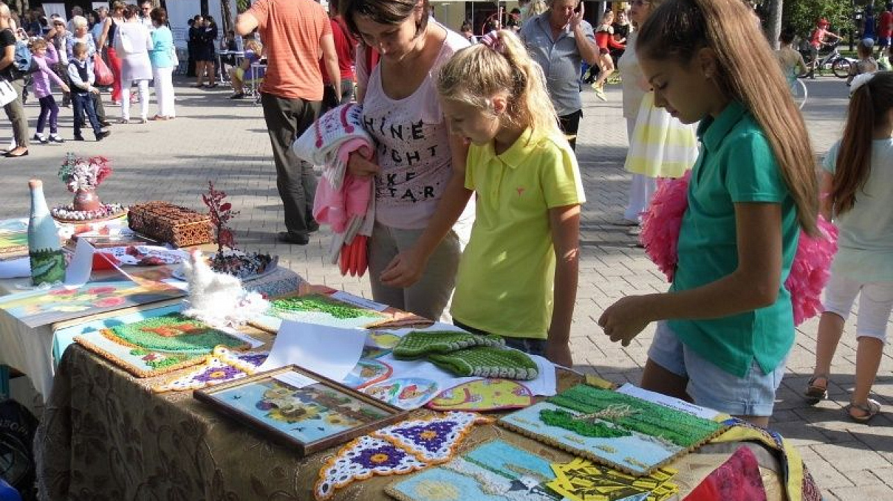 В Городском саду  открылась выставка «Кубанский колорит»