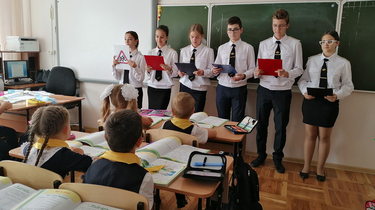 Первоклашек школы № 101  посвятили в пешеходы