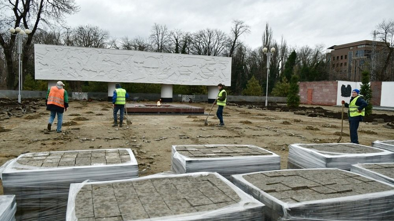 Мемориальный комплекс «Вечный огонь» ремонтируют в Краснодаре