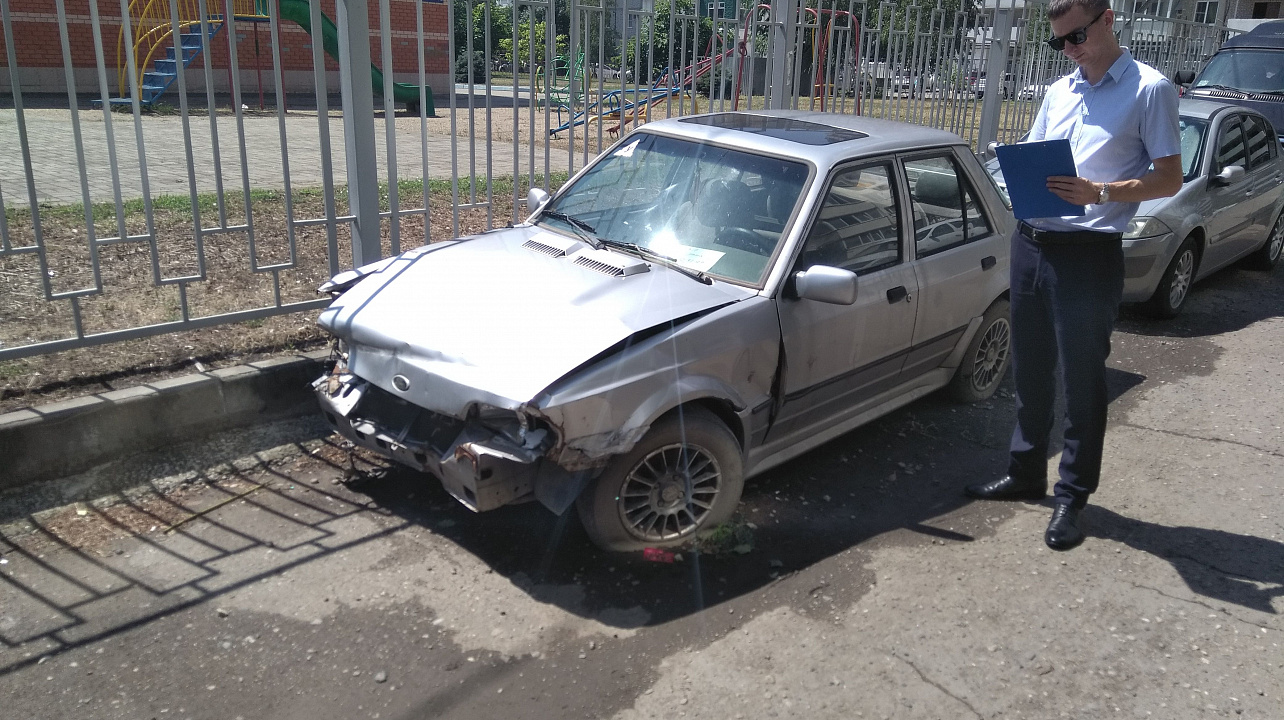 В Западном округе прошел мониторинг улиц с целью выявления и уборки транспортных средств, брошенных собственниками