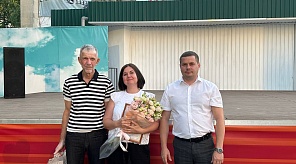В Летнем театре Дворца искусств ТО «Премьера» в торжественной обстановке наградили работников торговли