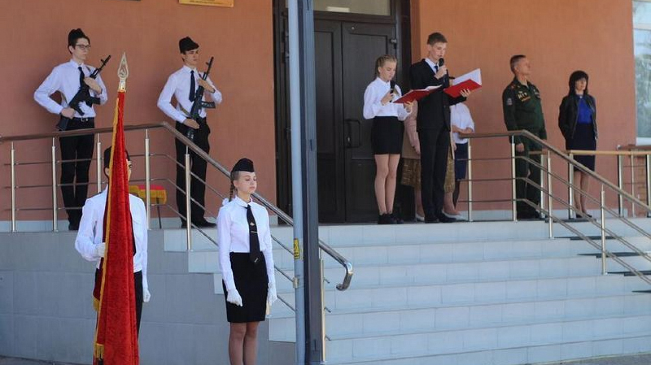 В школе № 22 установили мемориальную доску Герою Советского Союза Дмитрию Михайловичу Карбышеву