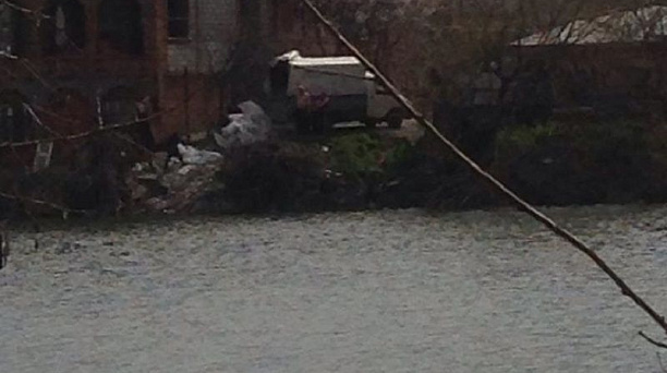 В Краснодаре за свалку строительного мусора на берегу одного из Карасунских водоемов владелец «ГАЗели» заплатит штраф