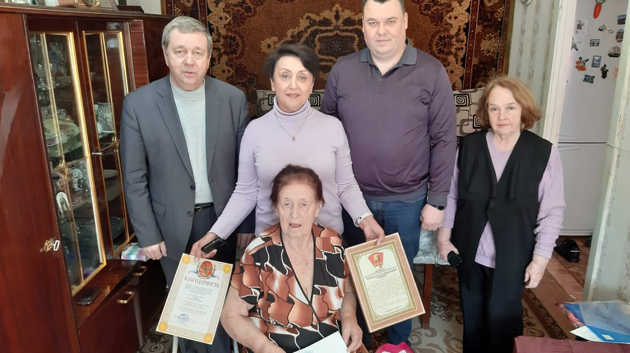 Ветерана войны из Прикубанского округа Полину Черненко поздравили с 90-летием