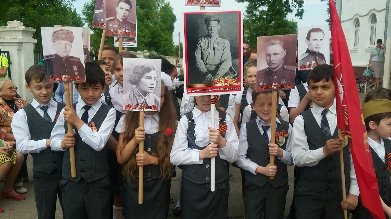 В школе Западного округа прошла торжественная линейка